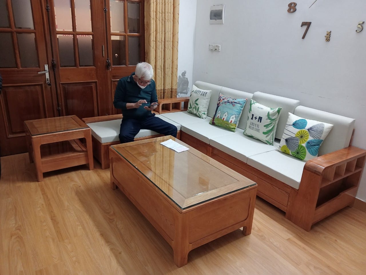 Gợi ý 9 Bộ Bàn Ghế Sofa Gỗ Phòng Khách Nhà Ống Đẹp